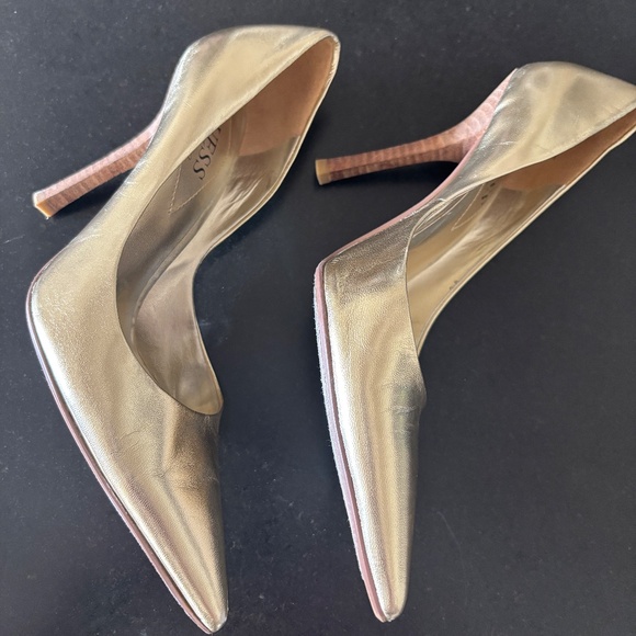 Size 7.5 (Medium Width) Gild/gold  Marciano 3.5" high Classic Leather Pumps - Picture 4 of 9